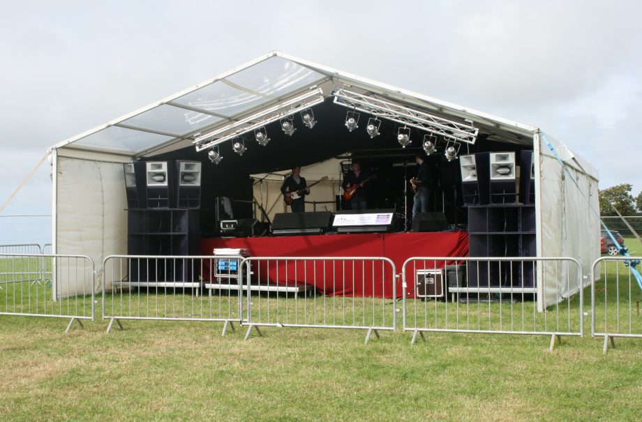 outdoor covered stage